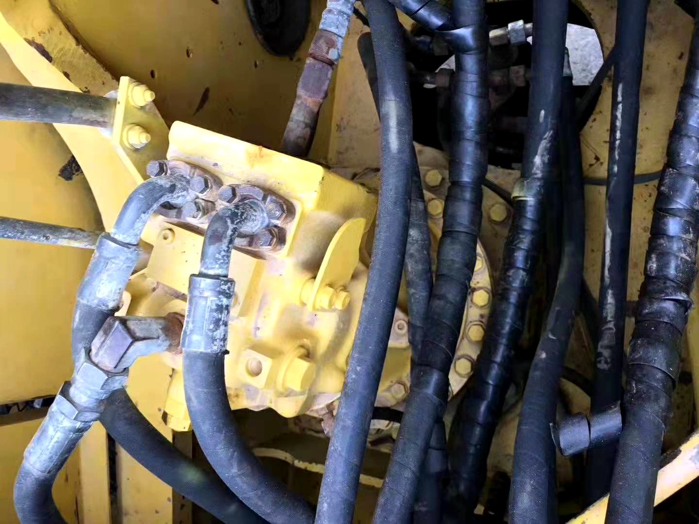 Used Komatsu pc220-7 excavator top performance quality low price