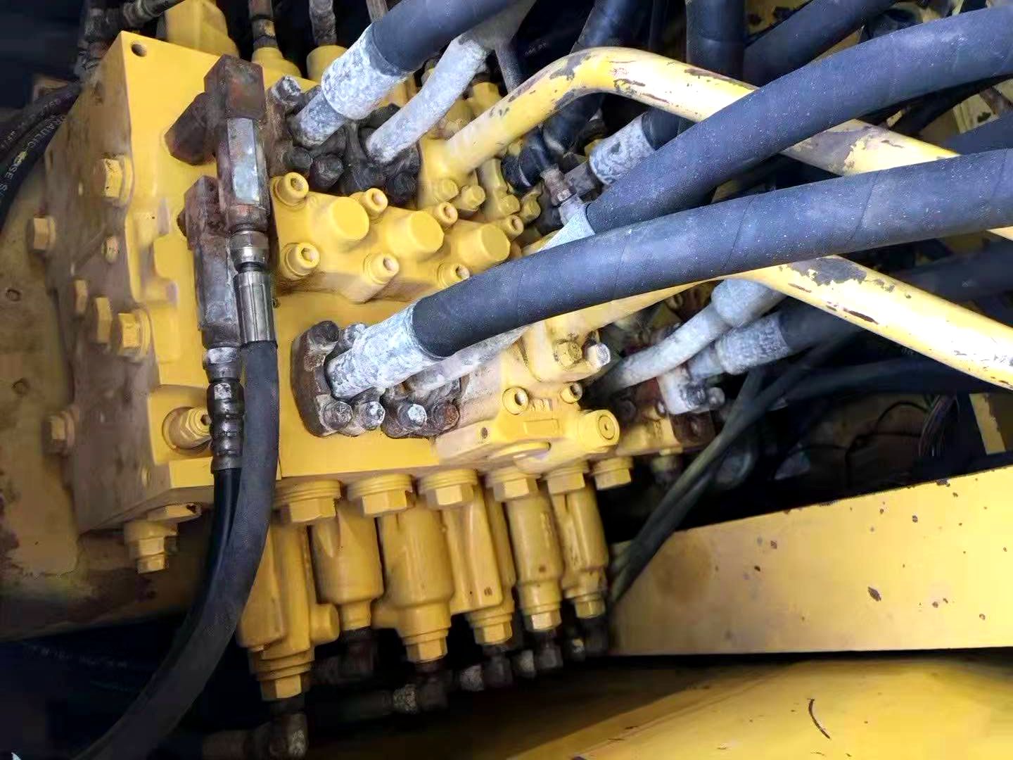 Used Komatsu pc220-7 excavator top performance quality low price