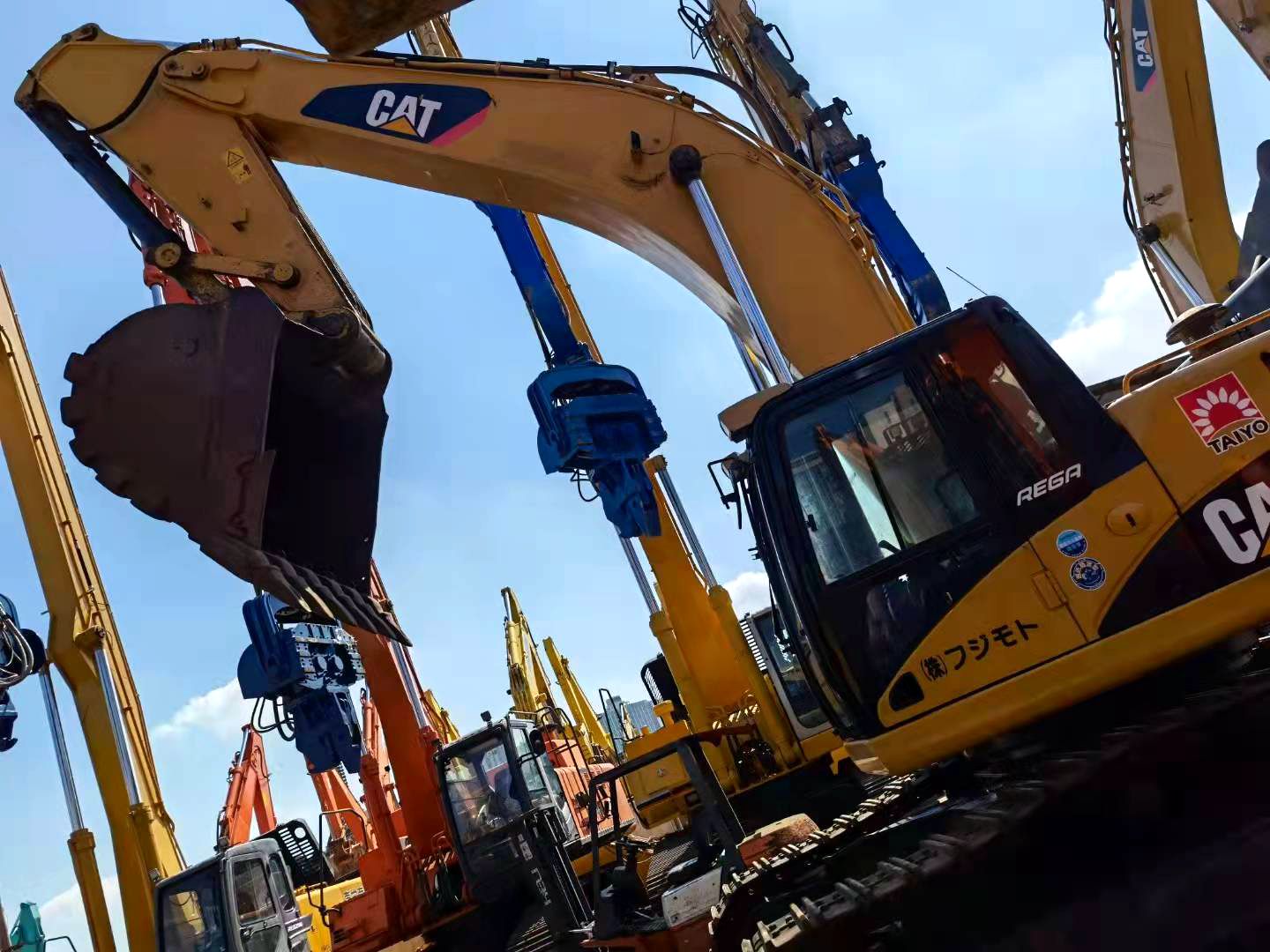 Used Caterpillar cat345dl excavator is on sale worldwide at a low price