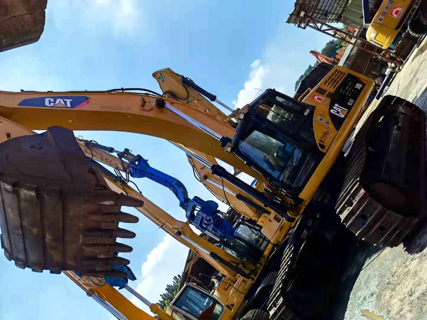 Used Caterpillar cat345dl excavator is on sale worldwide at a low price