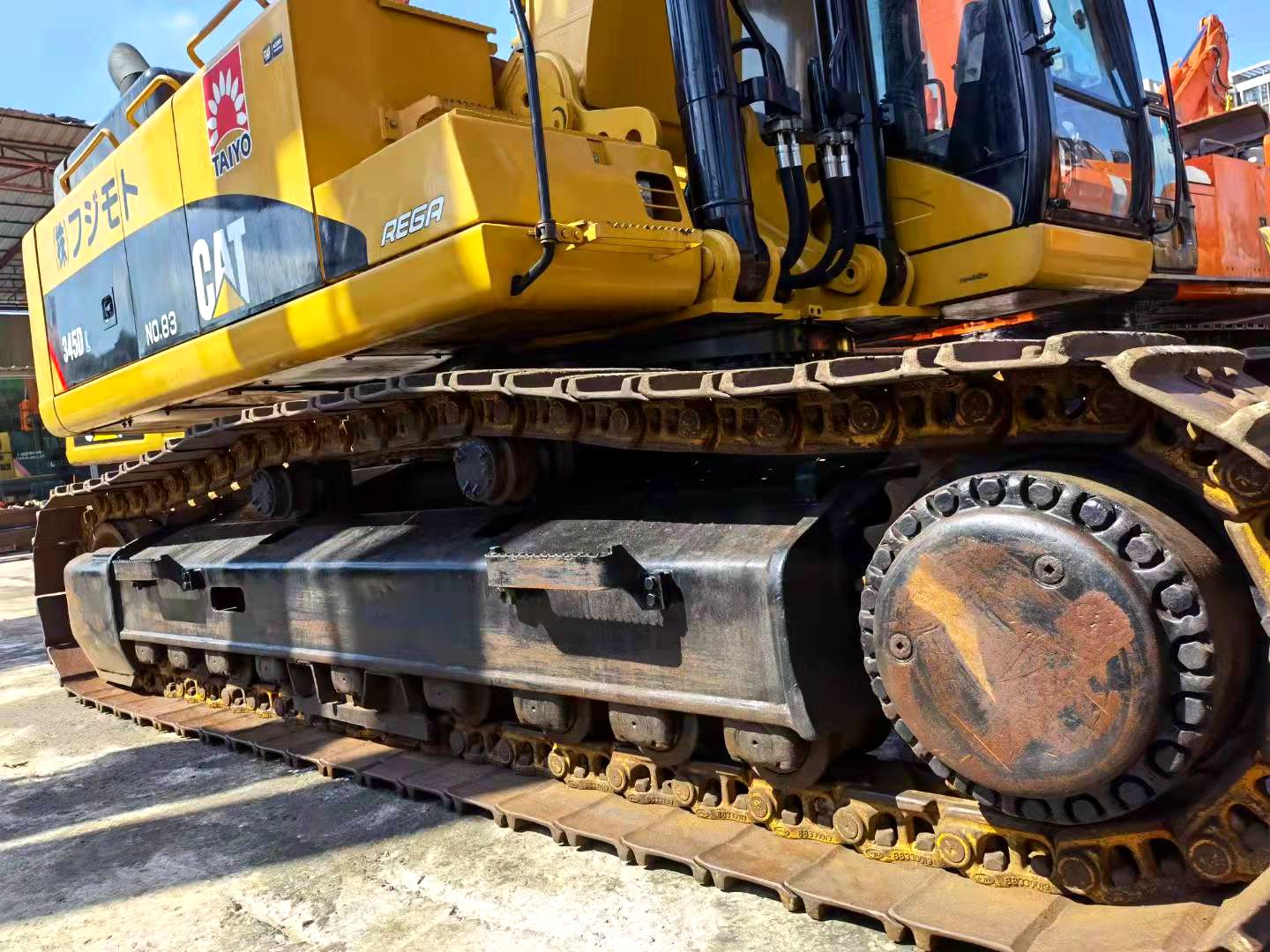 Used Caterpillar cat345dl excavator is on sale worldwide at a low price