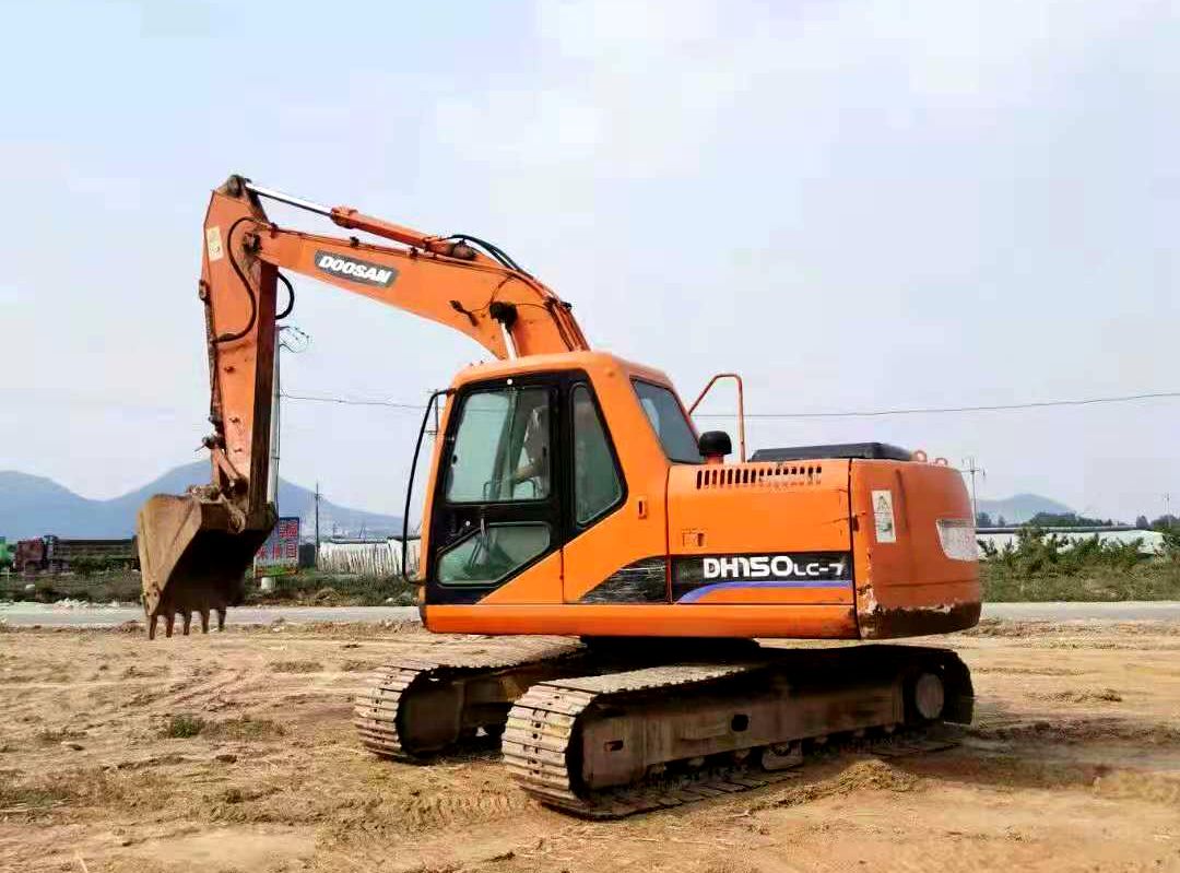 Doosan DH150LC-7 excavator