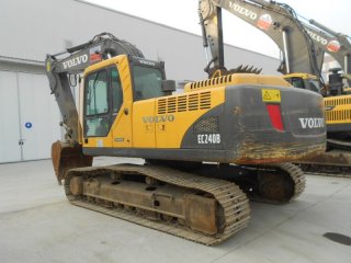 Volvo 240B Excavator