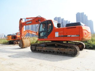 Doosan DX260 Excavator
