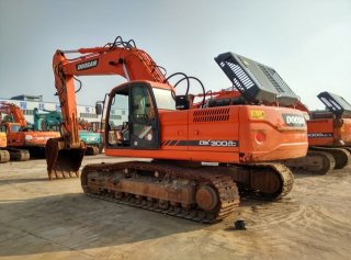 Doosan DX300 Excavator
