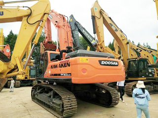 Doosan DX500 Excavator