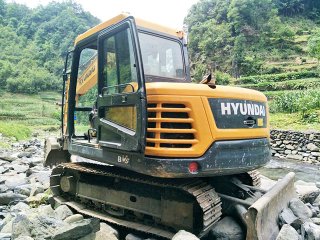 Hyundai R75 Excavator