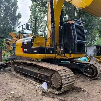 We have used Caterpillar 323D2L excavators in stock and in excellent condition for sale worldwide.