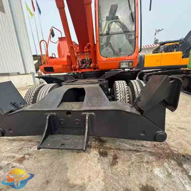 Doosan DH210 wheeled excavator with original motor and engine for sale.
