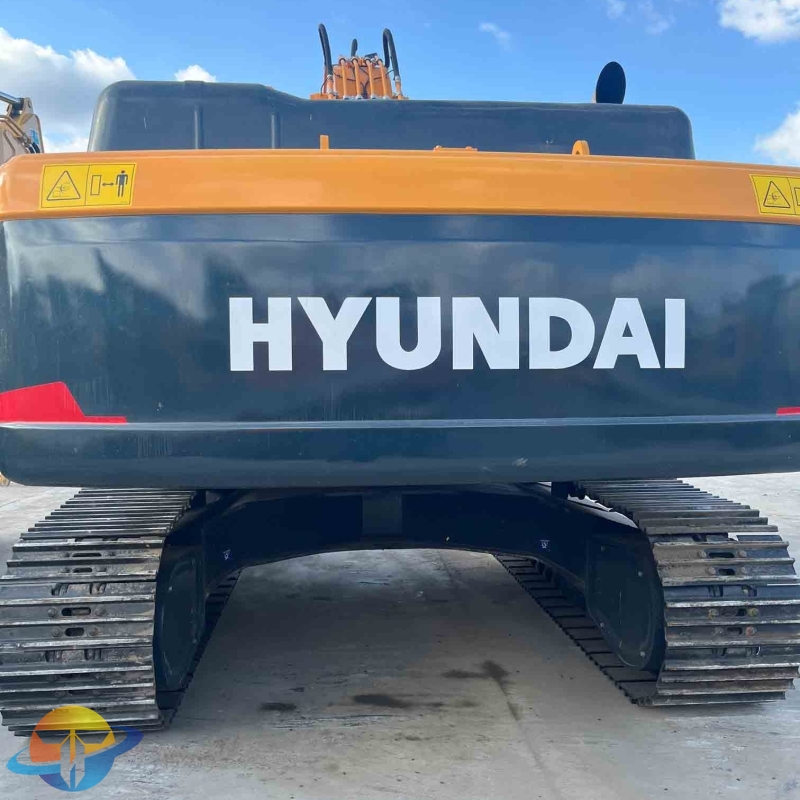 Hot selling brand Hyundai 305LC-9T excavator with high quality for sale with core components hydraulic construction machinery for sale.