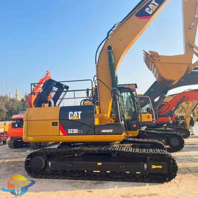 Used construction machinery, original imported Caterpillar direct injection 323D2L excavator, is selling briskly in the factory.