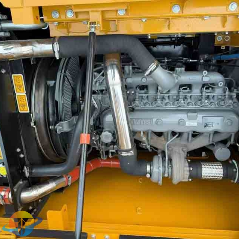 XCMG XE215G excavator with Isuzu Stage II engine and constant power pump, 80 cm crawler tracks in stock.