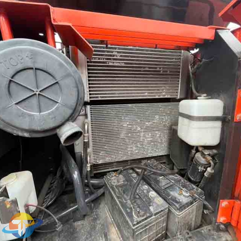 Hitachi EX120 crawler excavator: high stability and operator comfort.