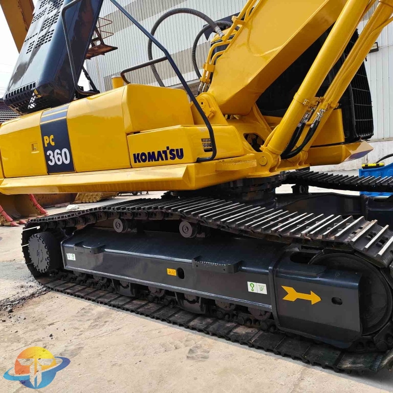 Komatsu PC360 36-ton tracked excavator, used for quarry work, low operating time, for sale.