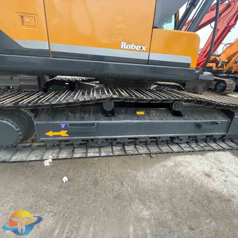 Used Hyundai 220s excavator are hot on the market. They are refurbished and can be delivered to any country.