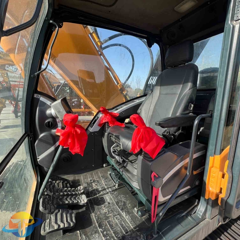 High quality original second hand Hyundai 220LC-9S excavator in good condition for sale at a very low price