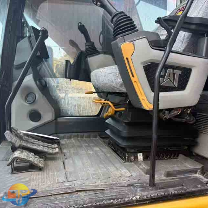 The Caterpillar CAT323 high-spec excavator, a powerful large-scale heavy-duty engineering equipment, is available for immediate sale.