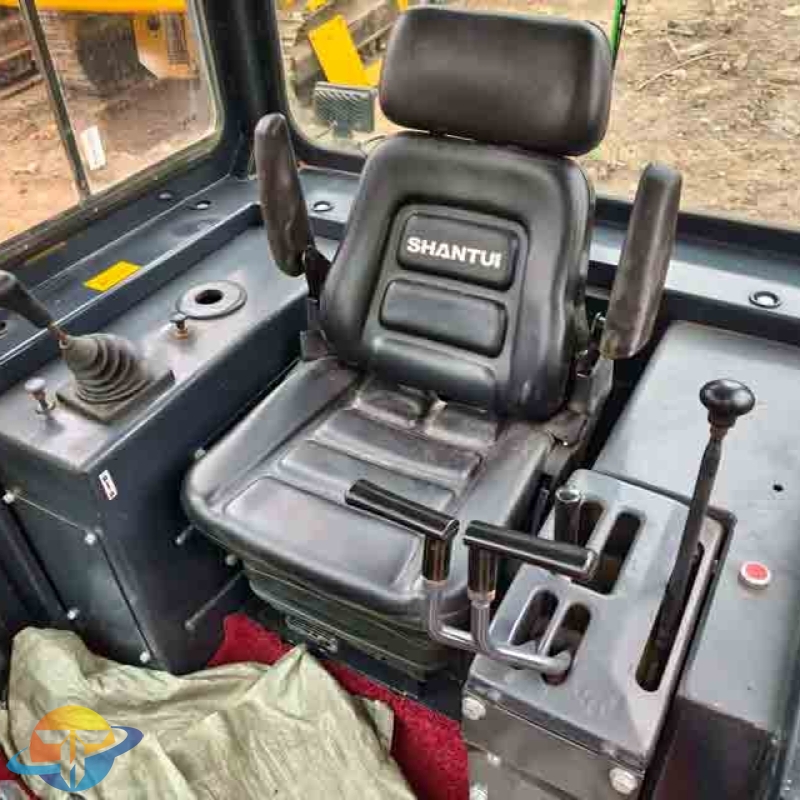 Shantui SD13S bulldozers are of high quality, reliable and durable for large-scale construction, and are available for sale.