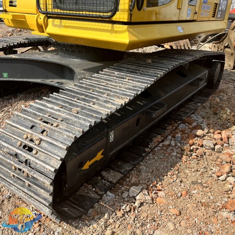 Second hand Komatsu PC240LC-8 excavator original engine excavator high quality