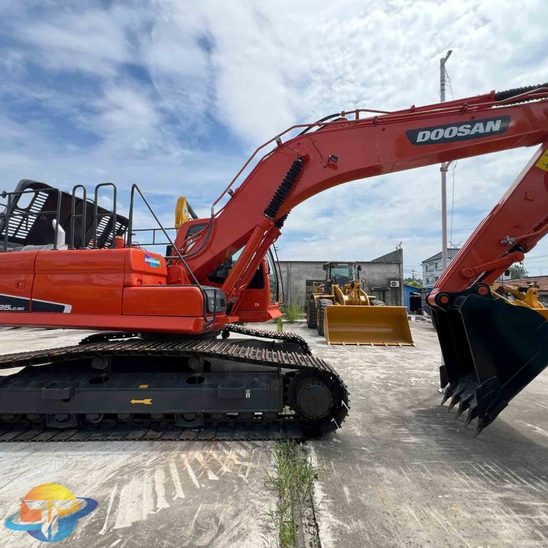 22 ton Doosan DX225LC-9C excavator good performance second-hand excavator for sale