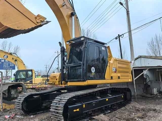 Caterpillar CAT336 excavator, a hydraulic crawler excavator used for heavy construction and mining.