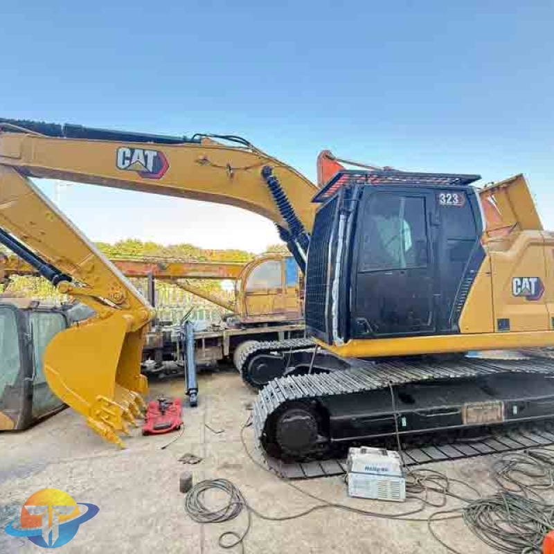 The Caterpillar CAT323 high-spec excavator, a powerful large-scale heavy-duty engineering equipment, is available for immediate sale.