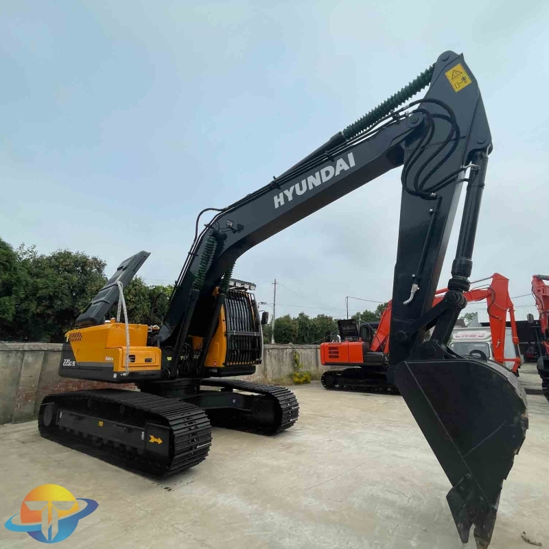 Hyundai 220LC-9S excavator top quality large construction machinery 22 tons machine with powerful engine for sale.