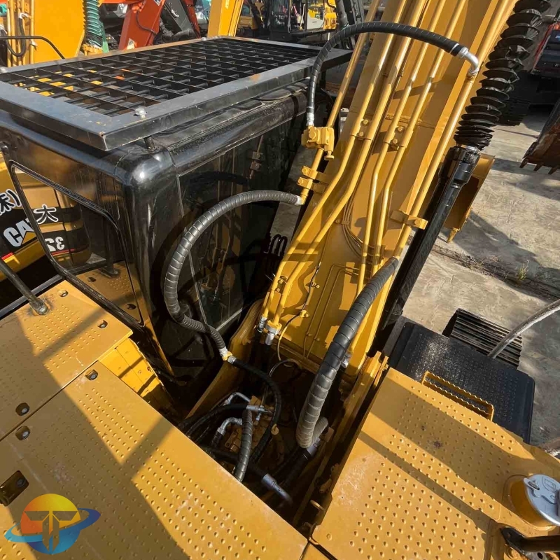 There is a limited amount of stock of used construction equipment of the world-renowned brand Japanese original Caterpillar 323D2L excavator in stock.