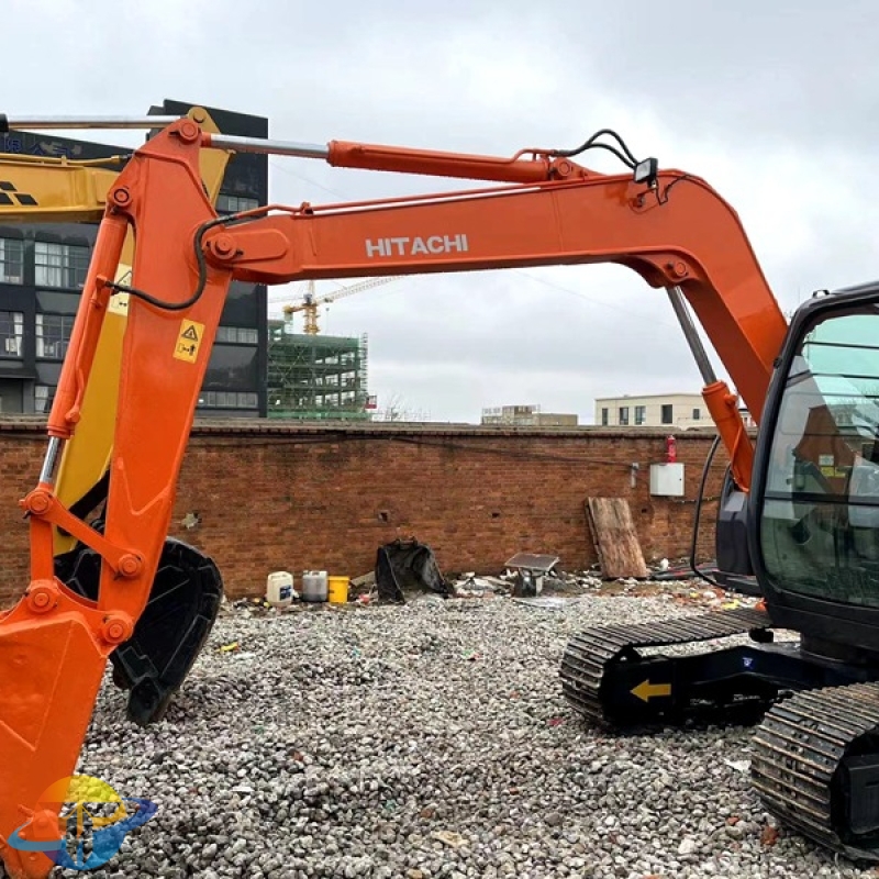 Cheap second-hand Hitachi ZX70 excavator low working time highly recommended