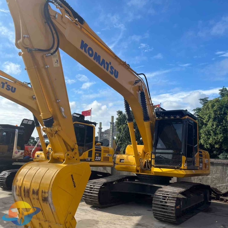2022 genuine Komatsu PC220-8N1 excavator used construction machinery with good performance for sale.