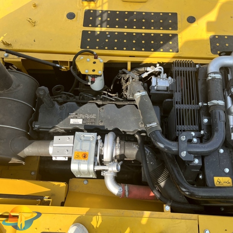 Second hand Komatsu PC240LC-8 excavator original engine excavator high quality