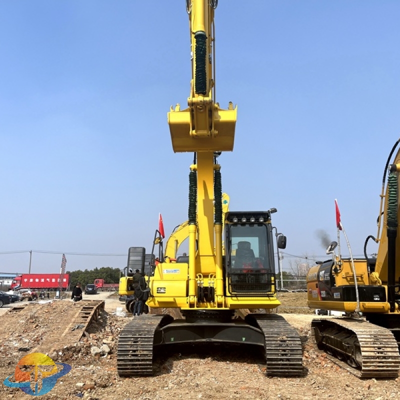 Second hand Komatsu PC240LC-8 excavator original engine excavator high quality