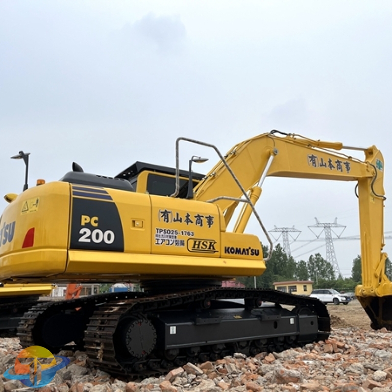 Premium Komatsu PC200-8 excavator with excellent performance and low working time