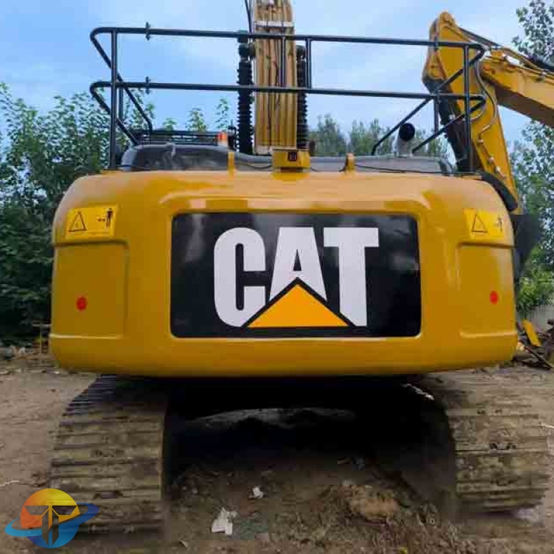 We have used Caterpillar 323D2L excavators in stock and in excellent condition for sale worldwide.