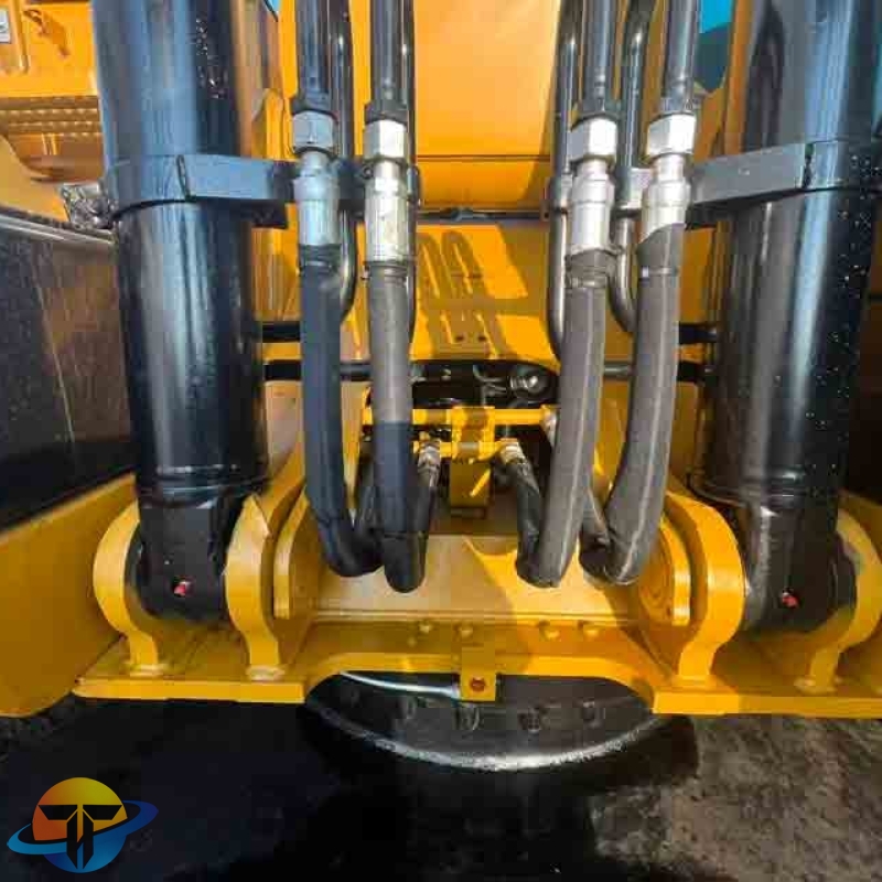 Used construction machinery, original imported Caterpillar direct injection 323D2L excavator, is selling briskly in the factory.