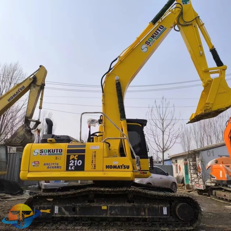 Second-hand high quality Komatsu PC210LC excavator most popular machine spot low price