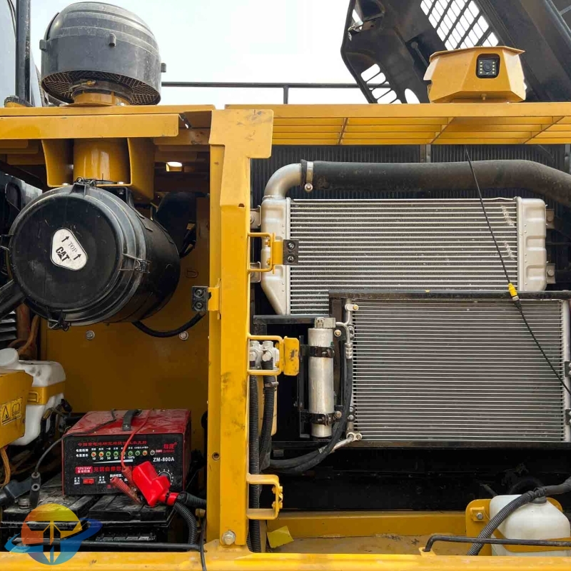 Famous excavator brand Caterpillar used excavator CAT323D2L excavator now for sale with high quality