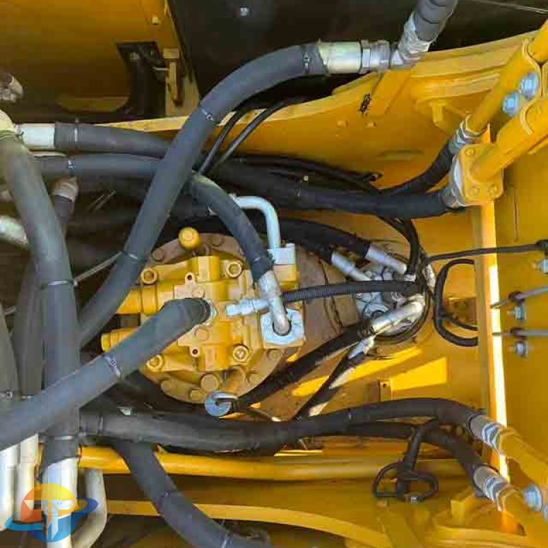 Used construction machinery, original imported Caterpillar direct injection 323D2L excavator, is selling briskly in the factory.