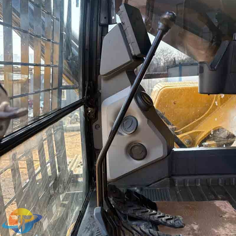 High-quality Caterpillar CAT345 excavator, low-work-time, reliable, large used machinery for sale.