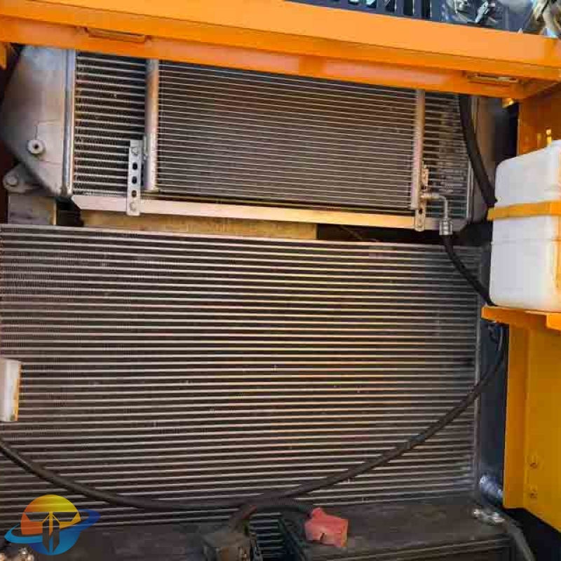 Hot-selling Hyundai HX220S excavator, a used tracked excavator with excellent performance, is available for sale.