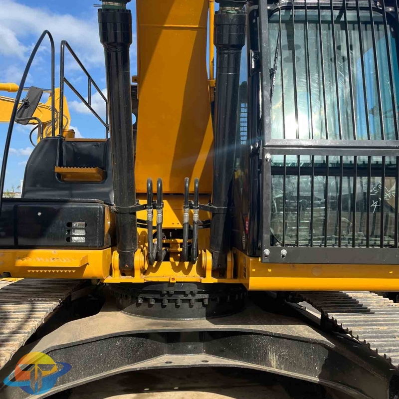 Imported from Japan, used Caterpillar 323D2L excavator for general construction use.