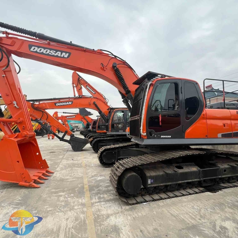High quality second hand Doosan DX225LC-9C Excavator is hot selling at a low price Welcome to call us for consultation
