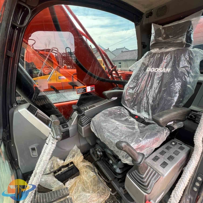 Large machinery Doosan DX300LC-9C excavator good performance second-hand excavator for sale