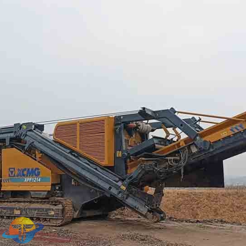 Chinese brand XCMG XPF1214 mobile impact crusher for mining machinery, used heavy machinery equipment for sale.