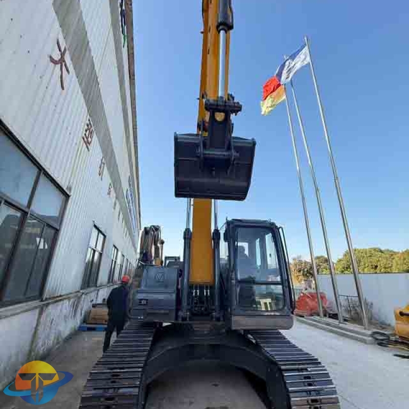 The best-selling XCMG XE215CA excavator in China is an economical choice and is available for immediate sale.