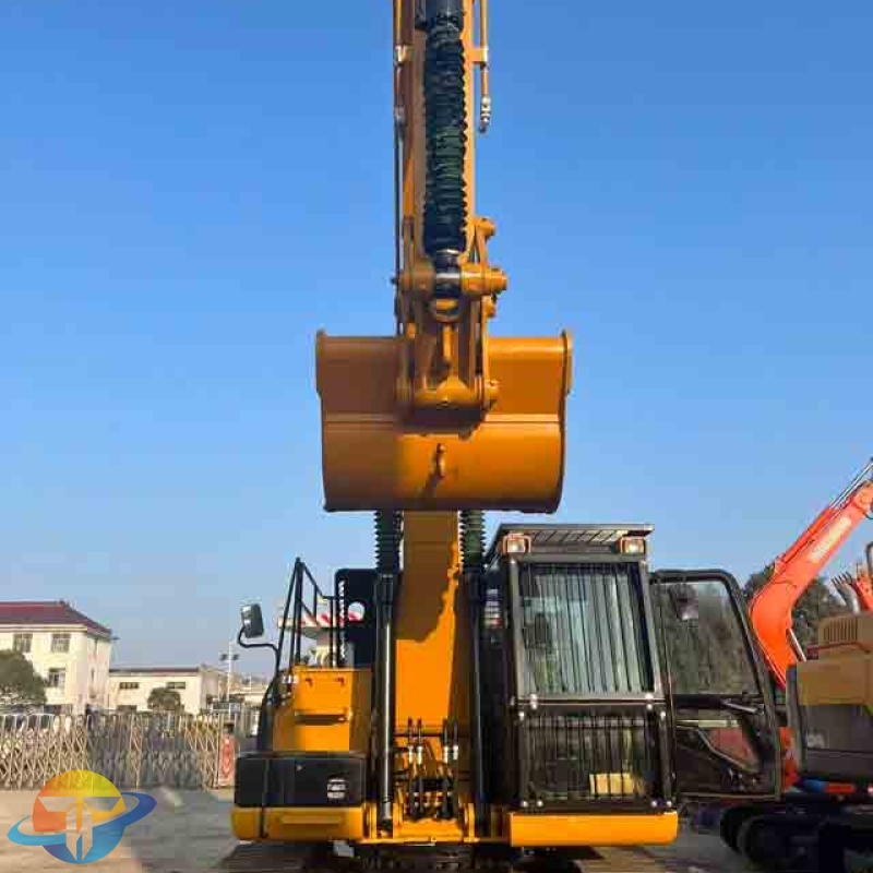 Used construction machinery, original imported Caterpillar direct injection 323D2L excavator, is selling briskly in the factory.