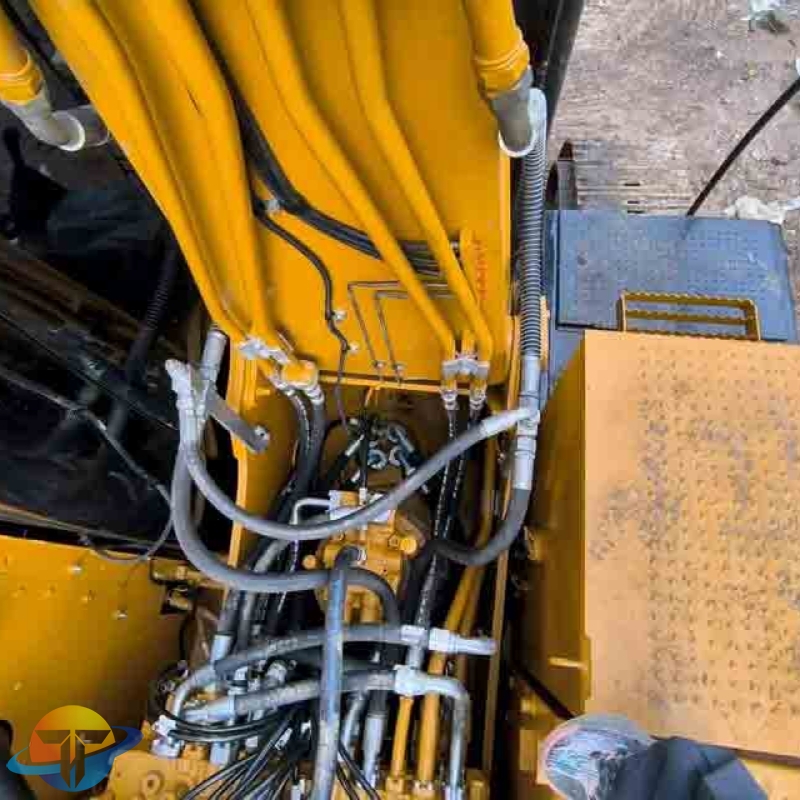 We have used Caterpillar 323D2L excavators in stock and in excellent condition for sale worldwide.