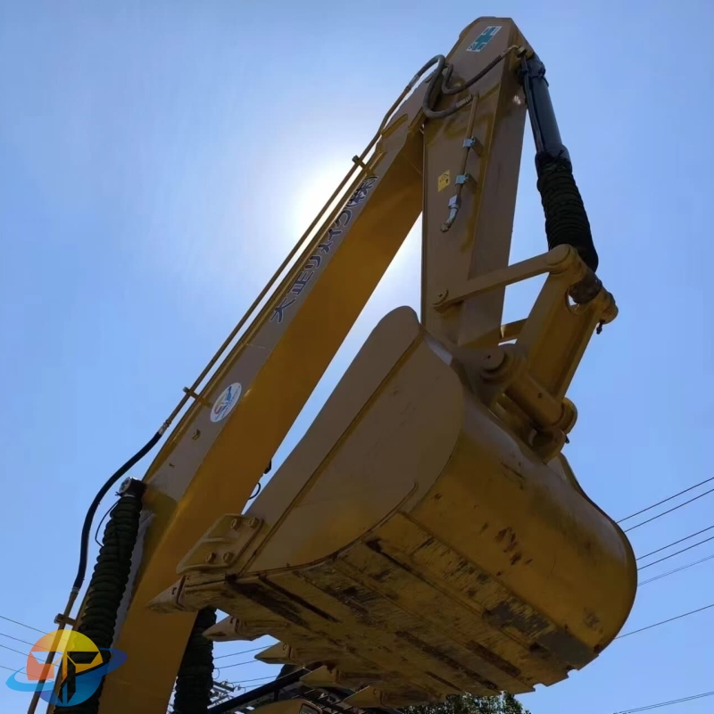 High quality second-hand excavator Caterpillar CAT320D2L excavator cheap and easy to operate