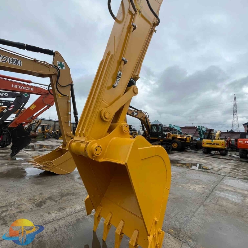 Second hand original Japanese high quality Komatsu pc220 crawler excavator with core motor engine gearbox gear parts for sale.