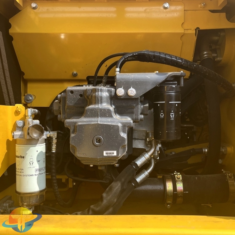 Second hand Komatsu PC240LC-8 excavator original engine excavator high quality